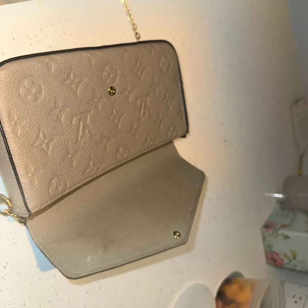 Louis Vuitton Beige Crossbody Bag with Gold Chain - Picture 11 of 13